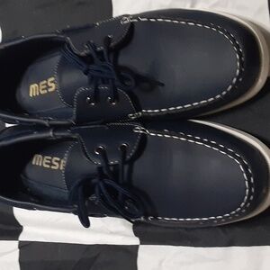 A pair of boat shoes size 10 blue slightly used in great condition by mesa.